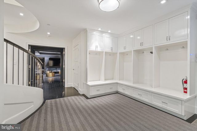 2109 DUNMORE LN NW, Washington, DC 20007