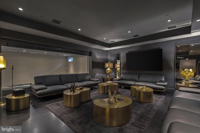 2109 DUNMORE LN NW, Washington, DC 20007