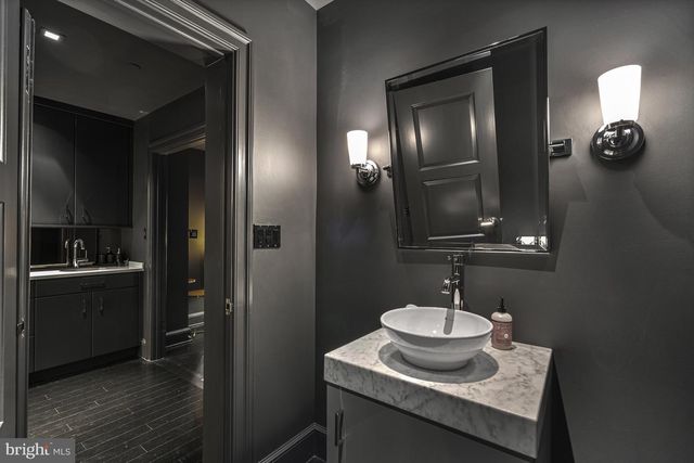 2109 DUNMORE LN NW, Washington, DC 20007