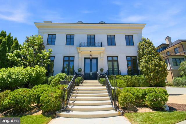 2109 DUNMORE LN NW, Washington, DC 20007