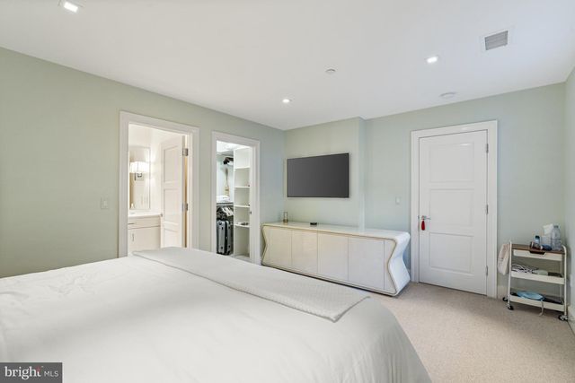 2109 DUNMORE LN NW, Washington, DC 20007