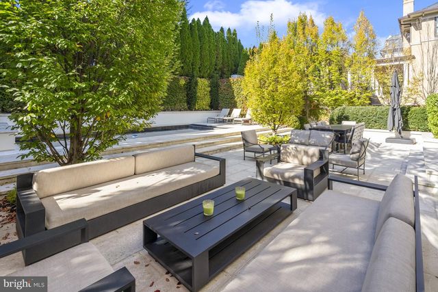 2109 DUNMORE LN NW, Washington, DC 20007