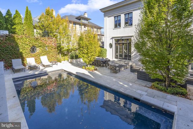 2109 DUNMORE LN NW, Washington, DC 20007