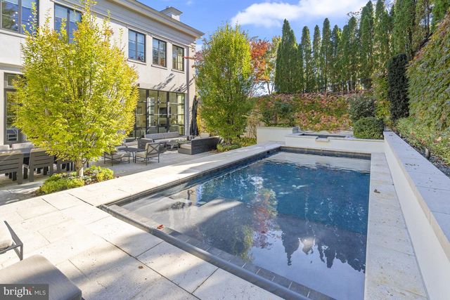 2109 DUNMORE LN NW, Washington, DC 20007