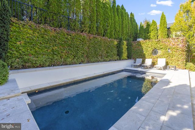 2109 DUNMORE LN NW, Washington, DC 20007