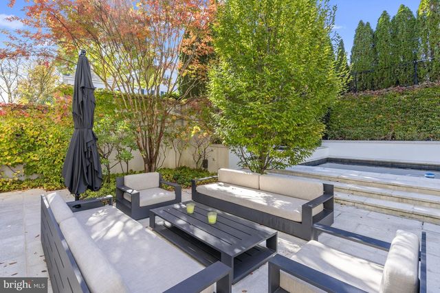 2109 DUNMORE LN NW, Washington, DC 20007