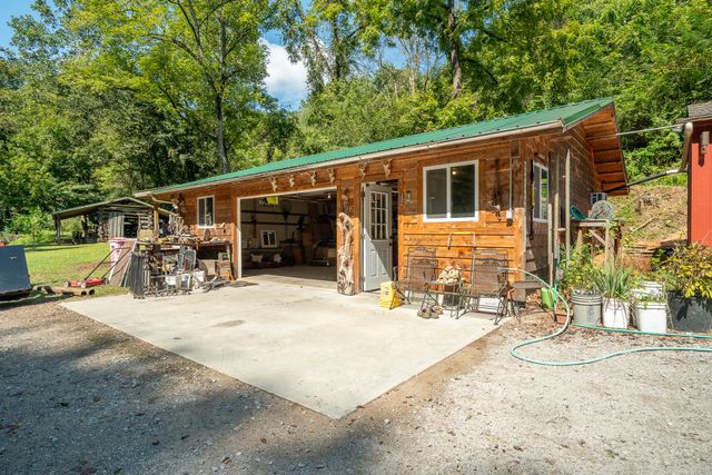 1491 Cates Rd, Lawrenceburg, TN 38464