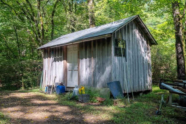 1491 Cates Rd, Lawrenceburg, TN 38464