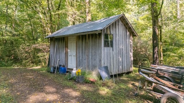 1491 Cates Rd, Lawrenceburg, TN 38464