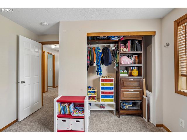 38619 MILLER St, Sandy, OR 97055