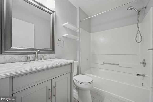 9 MEADOW LN, Delran, NJ 08075