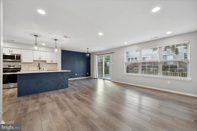 9 MEADOW LN, Delran, NJ 08075