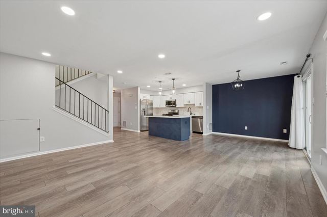 9 MEADOW LN, Delran, NJ 08075