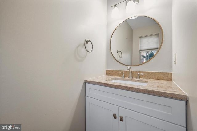 9 MEADOW LN, Delran, NJ 08075