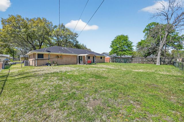 1215 Lawrence Street, Rosenberg, TX 77471