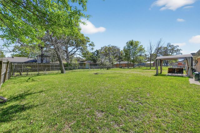 1215 Lawrence Street, Rosenberg, TX 77471