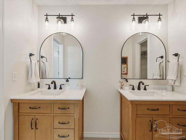 446 Sandy Ridge Cir, Mary Esther, FL 32569