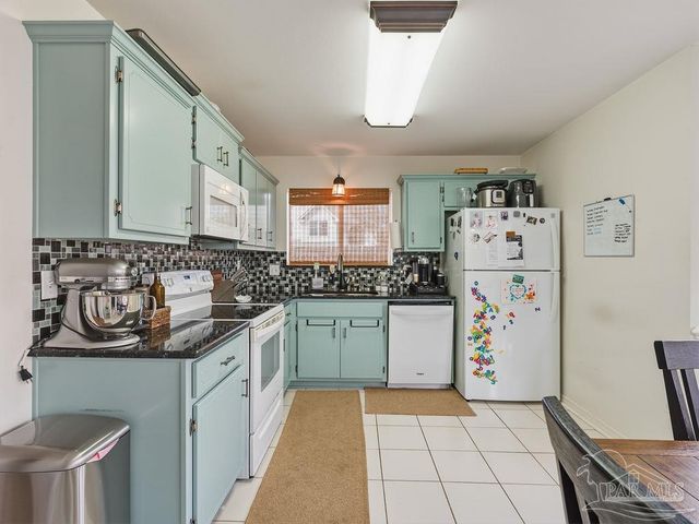446 Sandy Ridge Cir, Mary Esther, FL 32569
