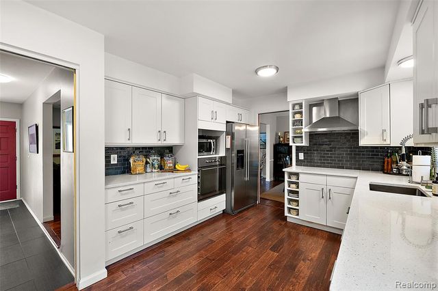 6804 Spruce Drive, Bloomfield Hills, MI 48301