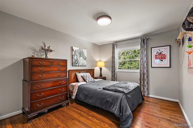 6804 Spruce Drive, Bloomfield Hills, MI 48301