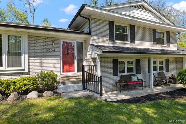 6804 Spruce Drive, Bloomfield Hills, MI 48301