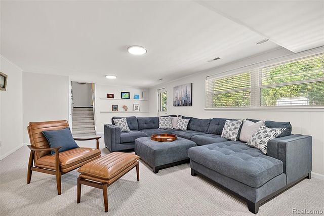 6804 Spruce Drive, Bloomfield Hills, MI 48301