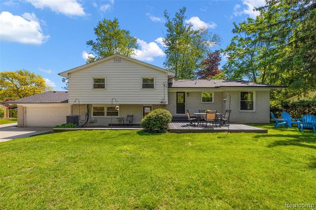 6804 Spruce Drive, Bloomfield Hills, MI 48301