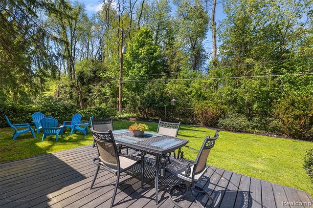 6804 Spruce Drive, Bloomfield Hills, MI 48301