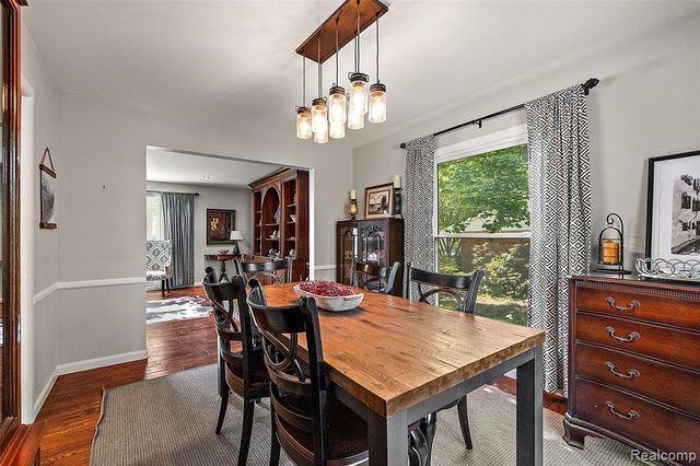 6804 Spruce Drive, Bloomfield Hills, MI 48301