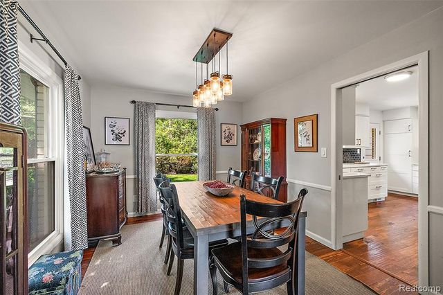 6804 Spruce Drive, Bloomfield Hills, MI 48301