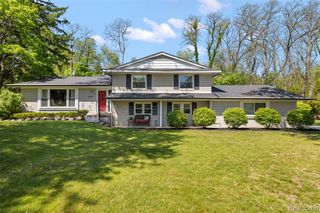 6804 Spruce Drive, Bloomfield Hills, MI 48301