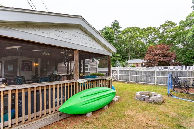 58 Chestnut Rd, Halifax, MA 02338