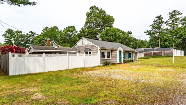 58 Chestnut Rd, Halifax, MA 02338