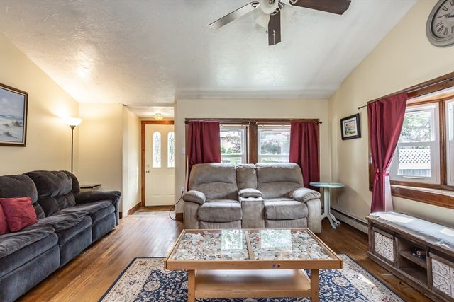 58 Chestnut Rd, Halifax, MA 02338