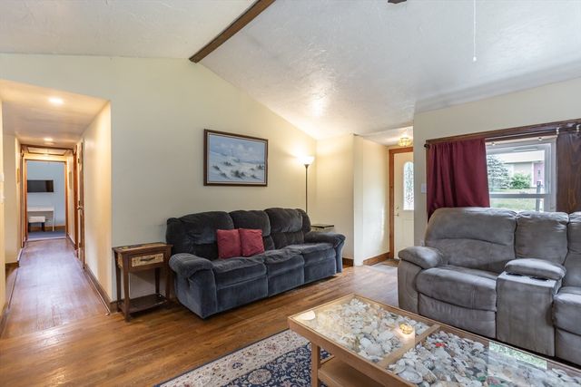 58 Chestnut Rd, Halifax, MA 02338