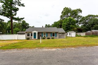 58 Chestnut Rd, Halifax, MA 02338
