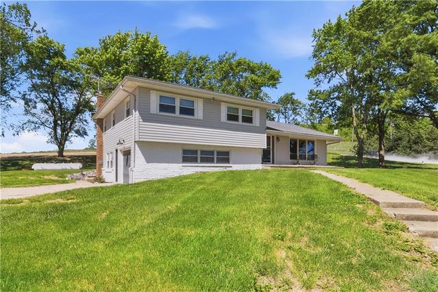 17429 Coffin Road, Leavenworth, KS 66048