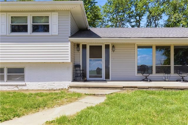 17429 Coffin Road, Leavenworth, KS 66048