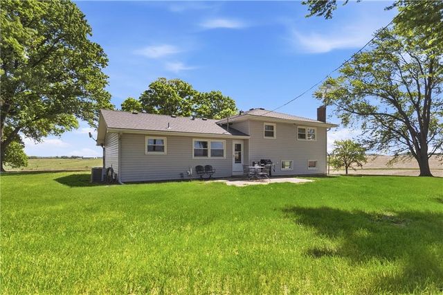 17429 Coffin Road, Leavenworth, KS 66048