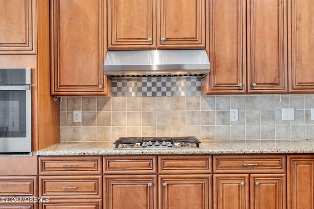20 Hazeltine Lane, Jackson, NJ 08527