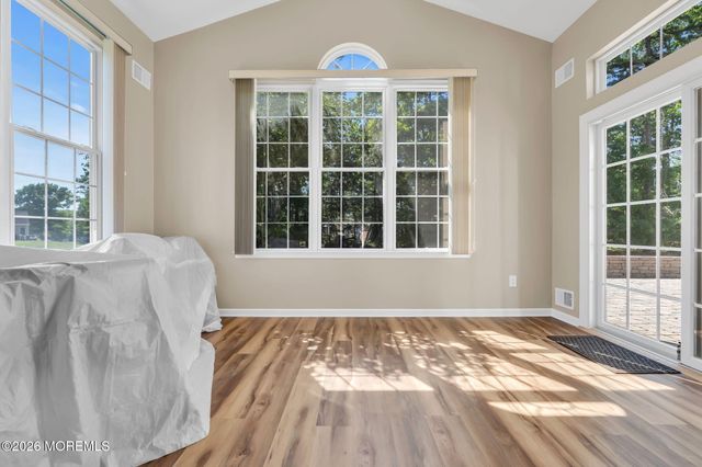 20 Hazeltine Lane, Jackson, NJ 08527