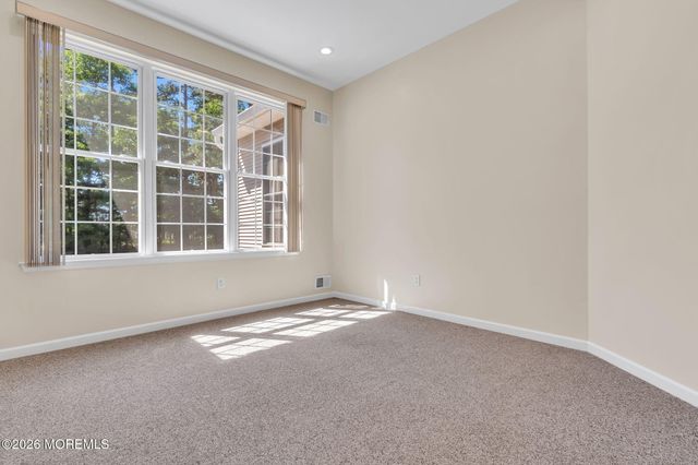 20 Hazeltine Lane, Jackson, NJ 08527