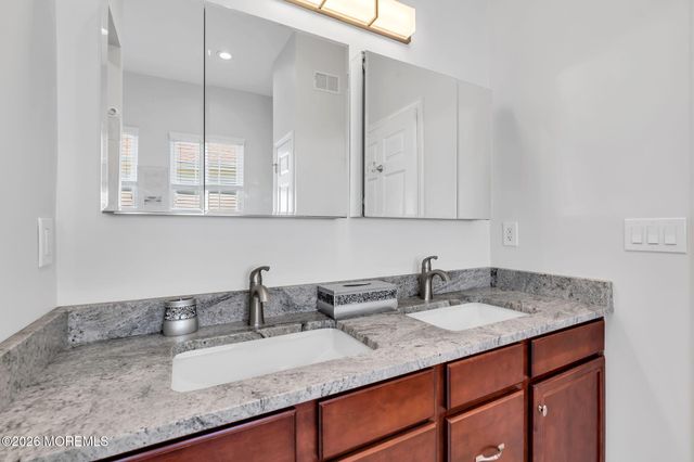 20 Hazeltine Lane, Jackson, NJ 08527