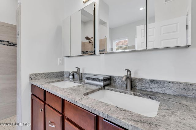 20 Hazeltine Lane, Jackson, NJ 08527