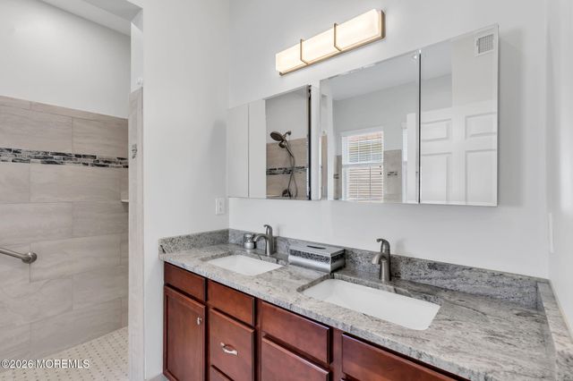 20 Hazeltine Lane, Jackson, NJ 08527