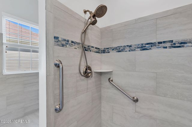 20 Hazeltine Lane, Jackson, NJ 08527