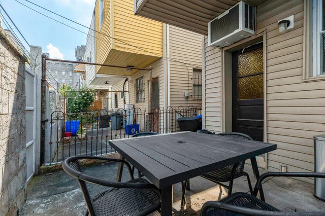 1827 S CARLISLE ST, Philadelphia, PA 19145