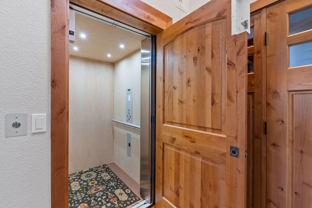 1922 Suncrest Drive 1, Whitefish, MT 59937 photo 23