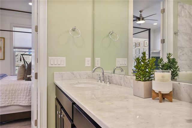 336 Brownstones NE Circle, Atlanta, GA 30312