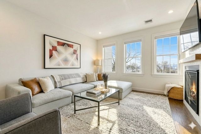 27 Suffolk St 2, Chelsea, MA 02150